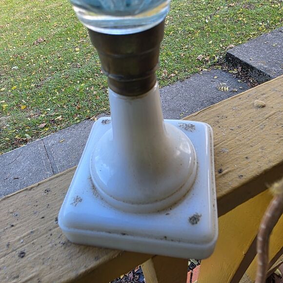 Victorian Oil Lamp Blue Diamond Font Non Working Electric - Picture 5 of 7